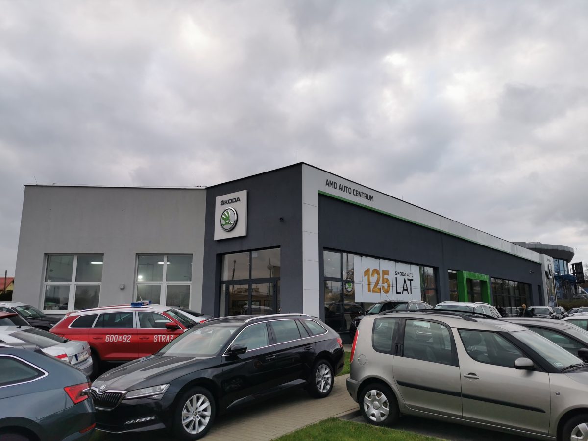 Rozbudowa, remont oraz modernizacja salonu samochodowego AMD Auto Centrum w Radomiu
